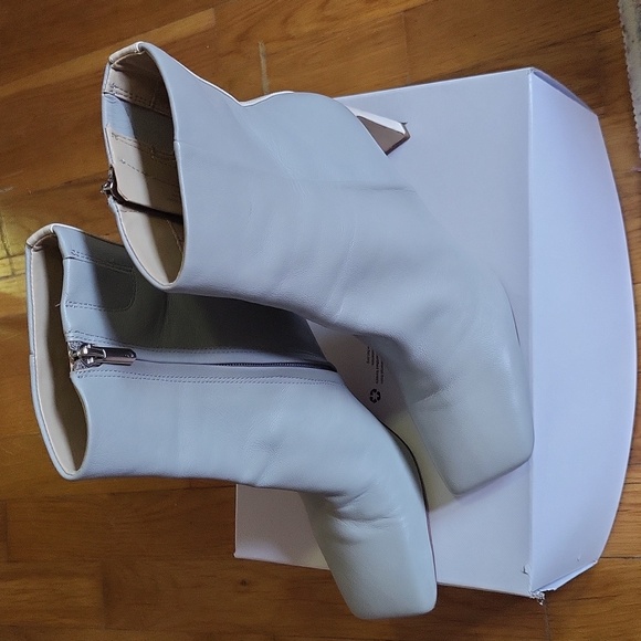 Sam Edelman Women's Anika Fashion Boot - Picture 3 of 11